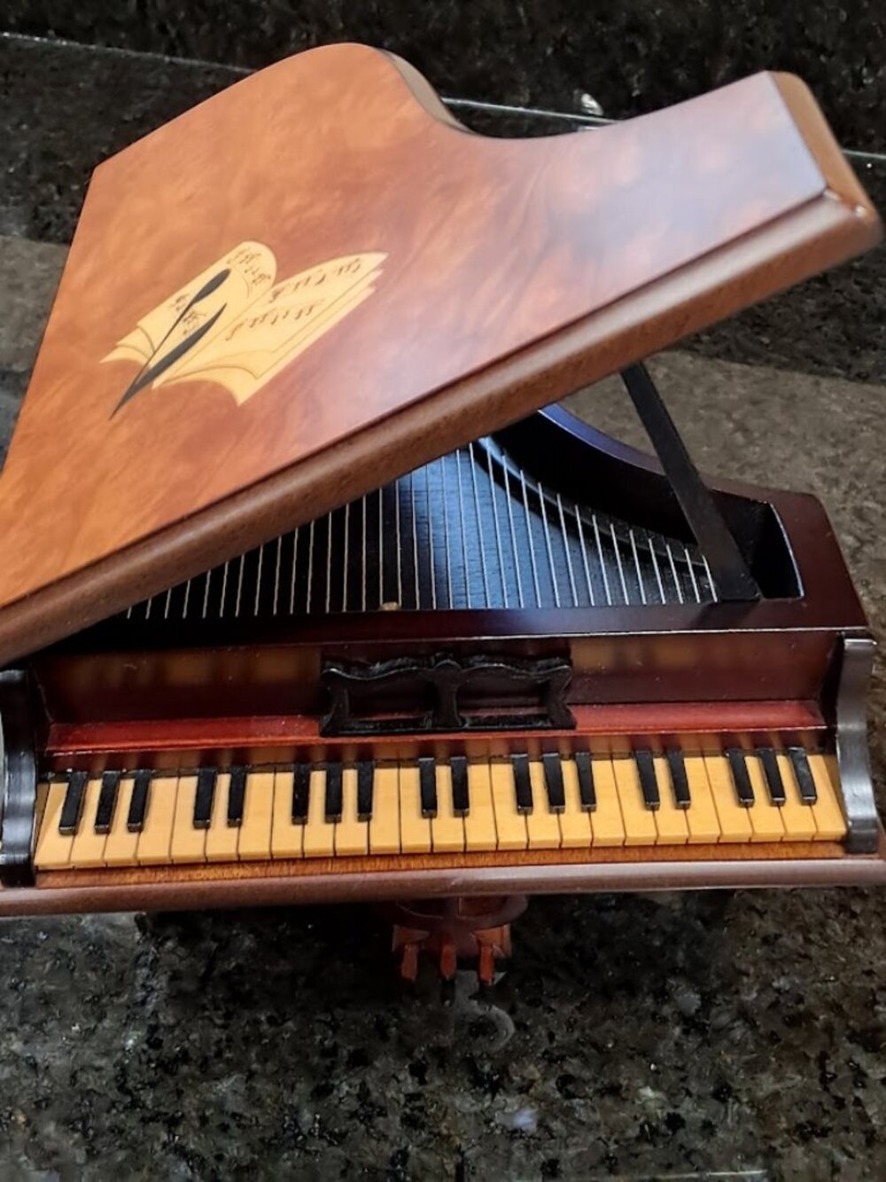 Reuge Swiss #501, Marquetry inlay-Quill & Music Book, Kaiserwalzer Emperor Waltz